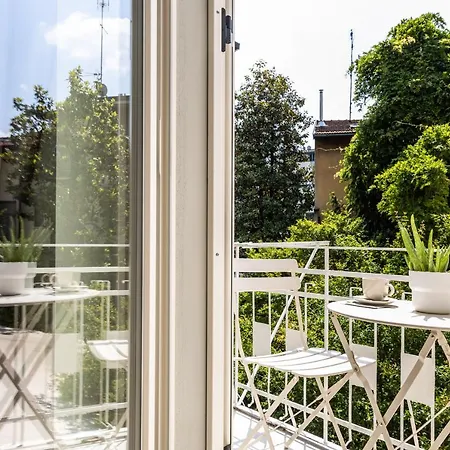 Holiday home *villa Olivo*with Private Terrace & Jacuzzi + 3bedrooms Milan